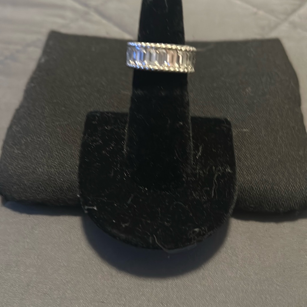 Judith Ripka Silver Ring- Gorgeous 79$